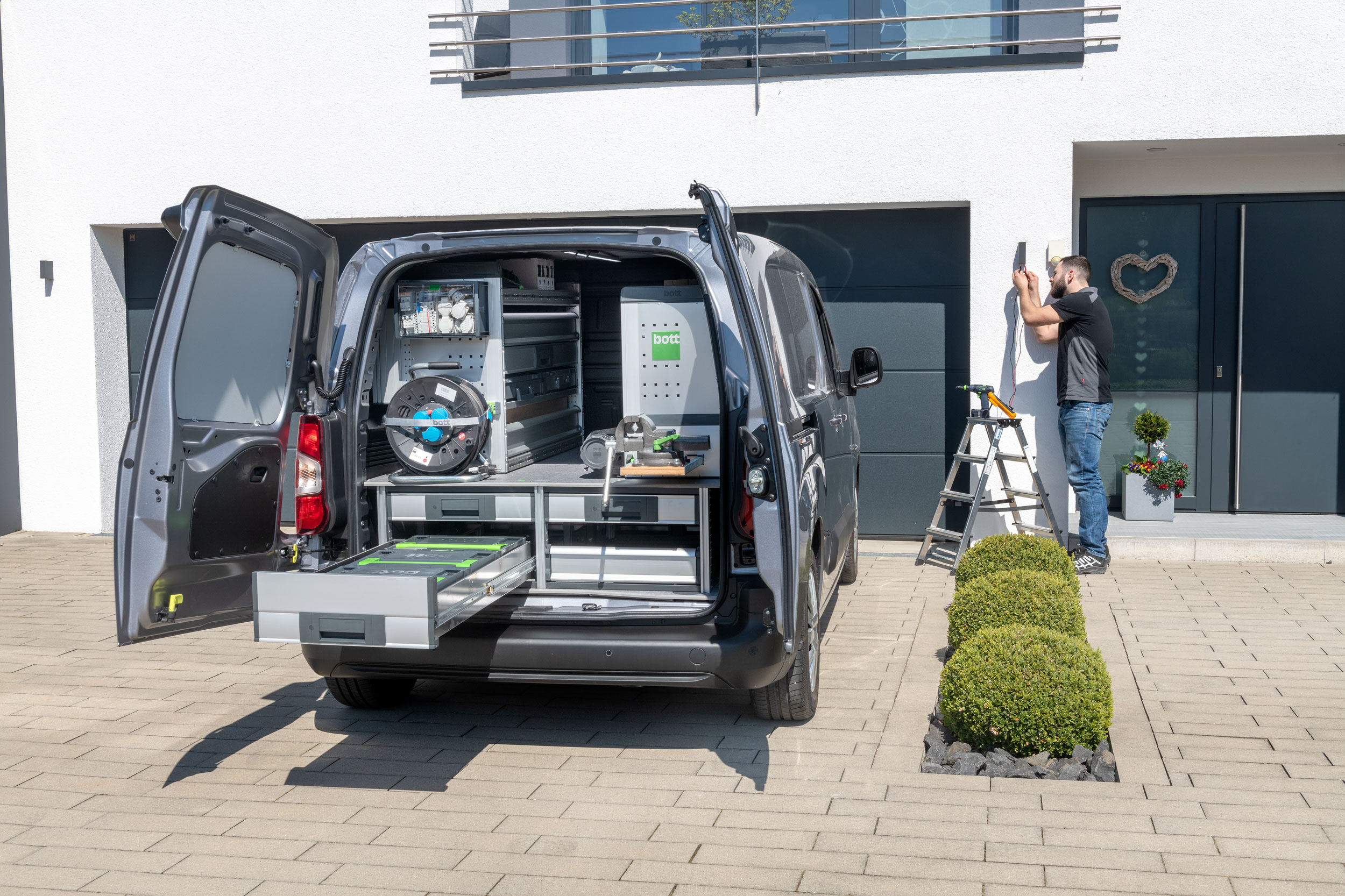 Ergonomic van racking for VW Caddy