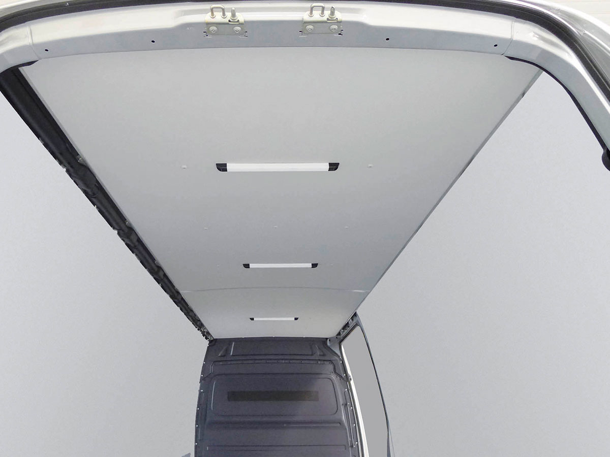 Laderaumschutz nach Maß: Konturgefräster Dachhimmel mit 4 mm dicken Hohlkammerplatten und mehr.